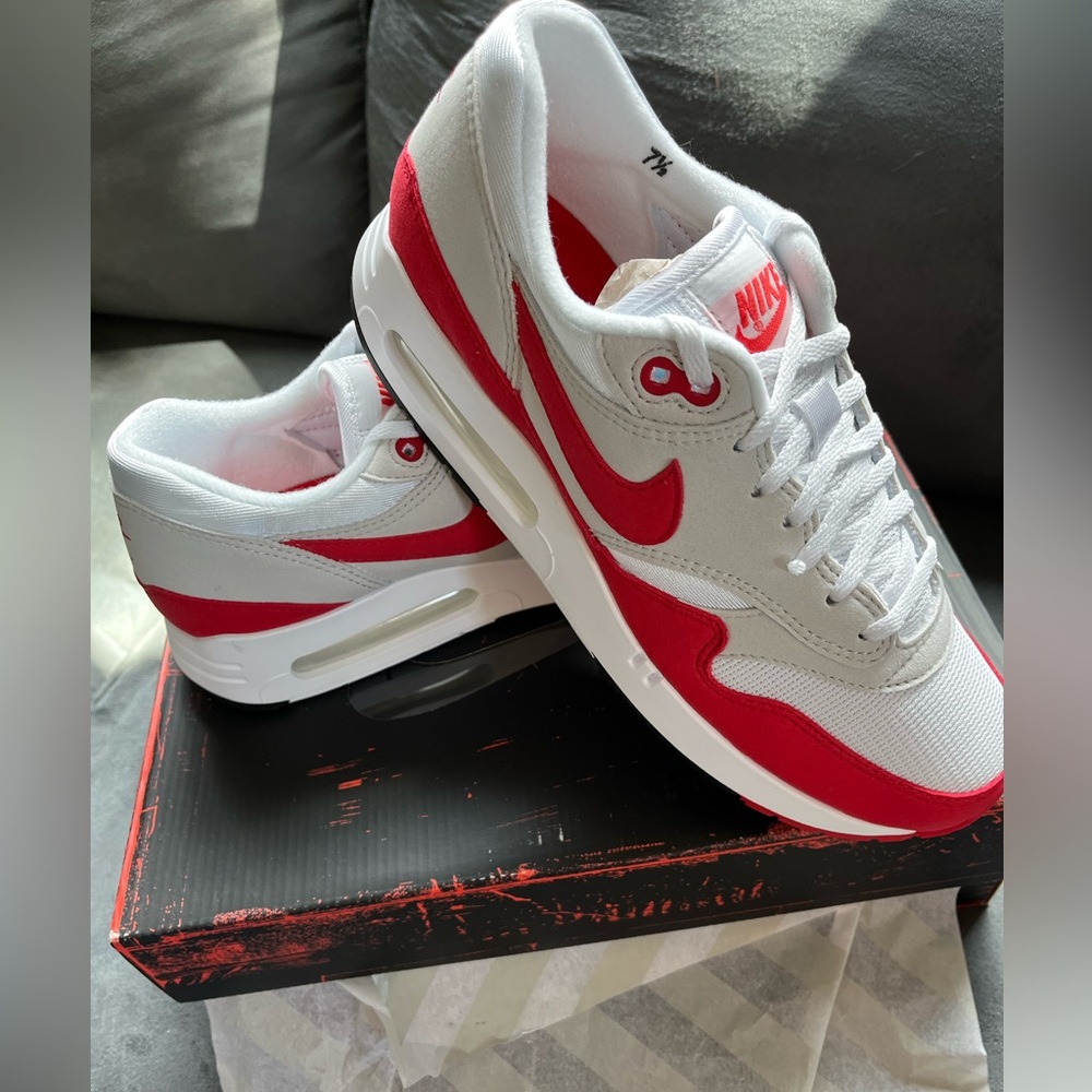 Nike Air Max 7.5 New In Box.